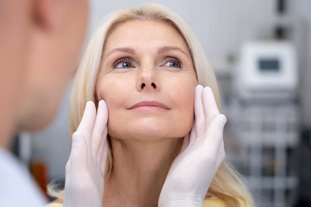 Bio rimodellamento del viso con la tecnologia YB Biosonic