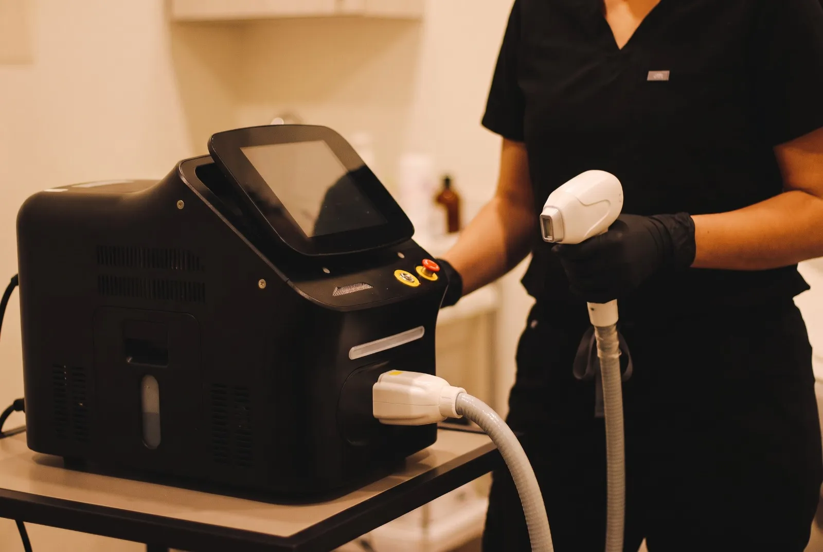 Manutenzione delle apparecchiature estetiche: controlli, sicurezza e continuità operativa